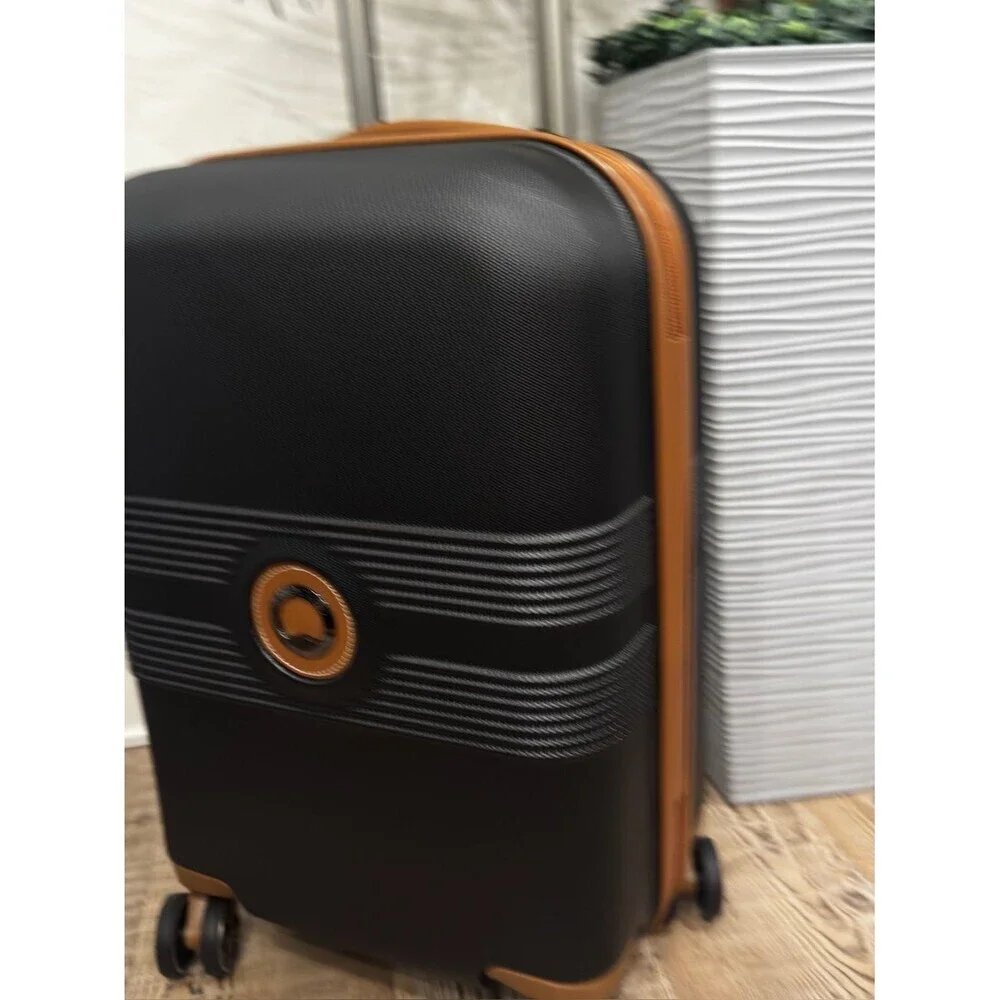 Delsey Paris sleek black